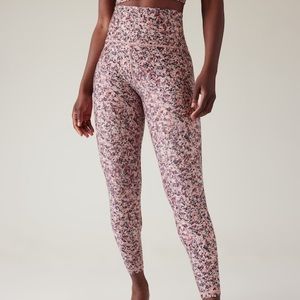 Women’s Athleta Elation 7/8 leggings, Size XS